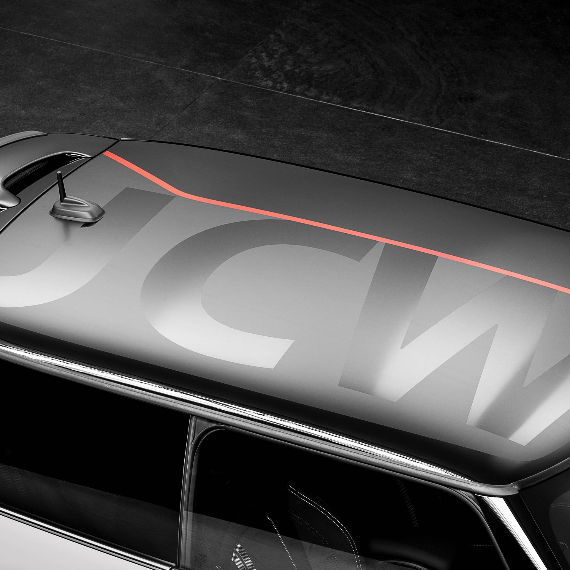 MINI John Cooper Works – srebrna in črna – strešni dekor